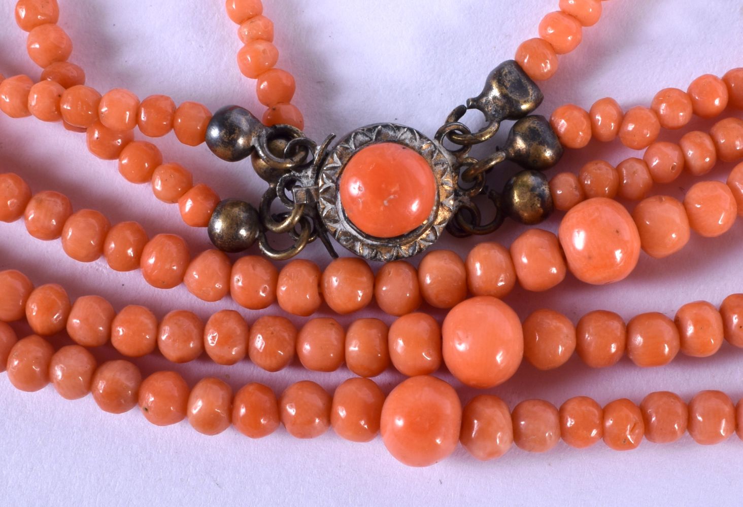 AN ART DECO CORAL NECKLACE. 40 cm long. - Image 2 of 2