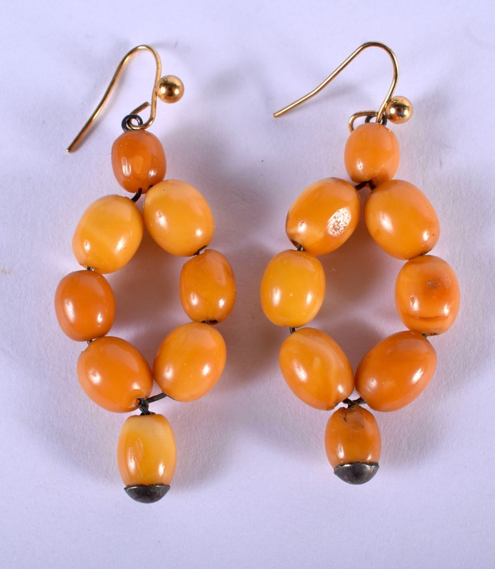 A PAIR OF VINTAGE BUTTERSCOTCH AMBER EARRINGS. 3.5 cm long. - Image 2 of 2