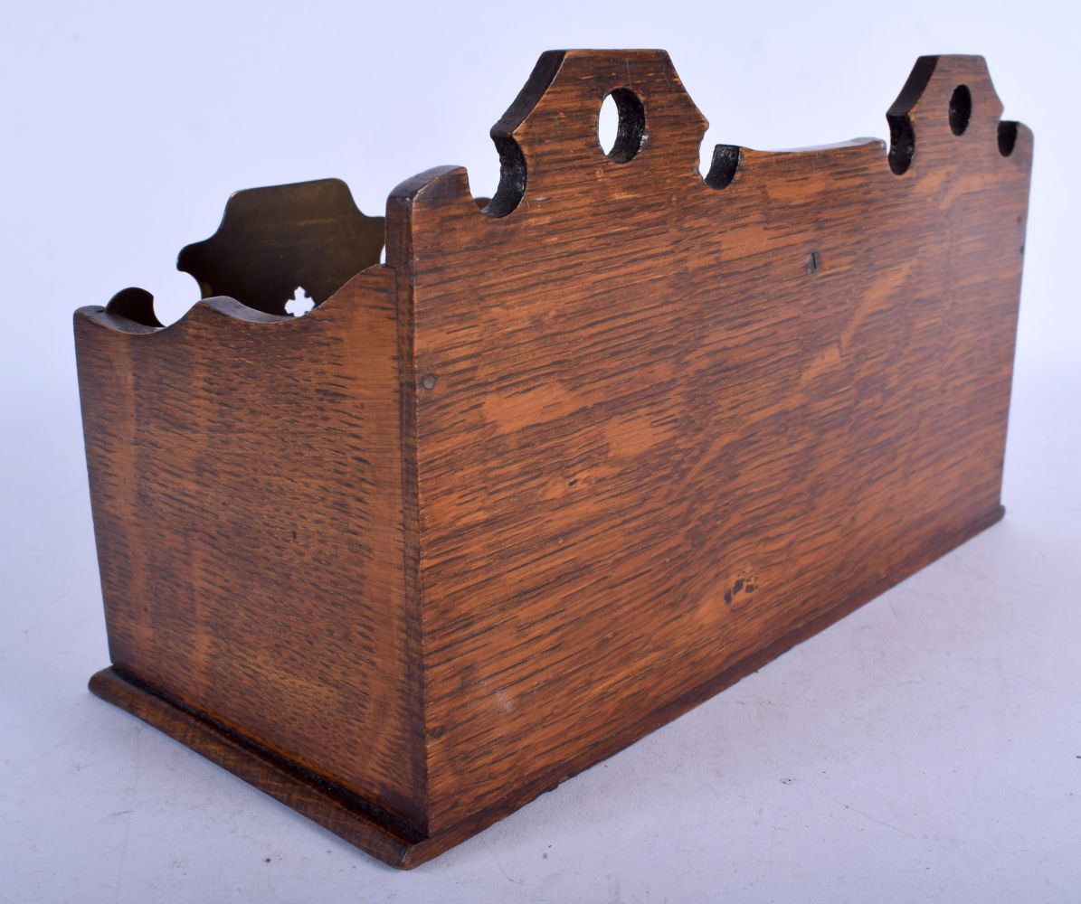 AN EDWARDIAN BRASS AND OAK LETTER RACK. 24 cm x 15 cm. - Image 3 of 4