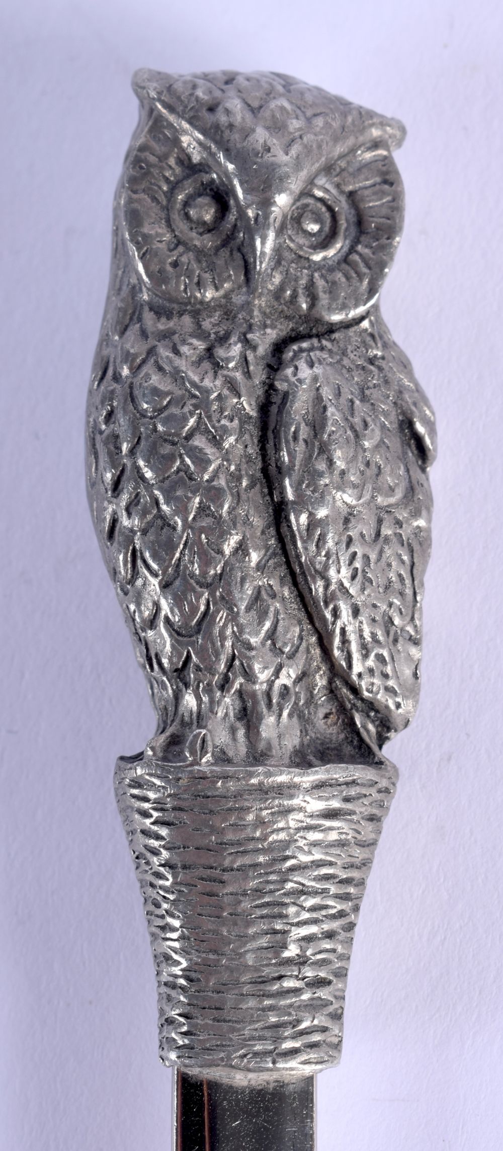 A CHARMING VINTAGE WHITE METAL OWL LETTER OPENER. 94 grams. 18 cm long. - Image 2 of 4