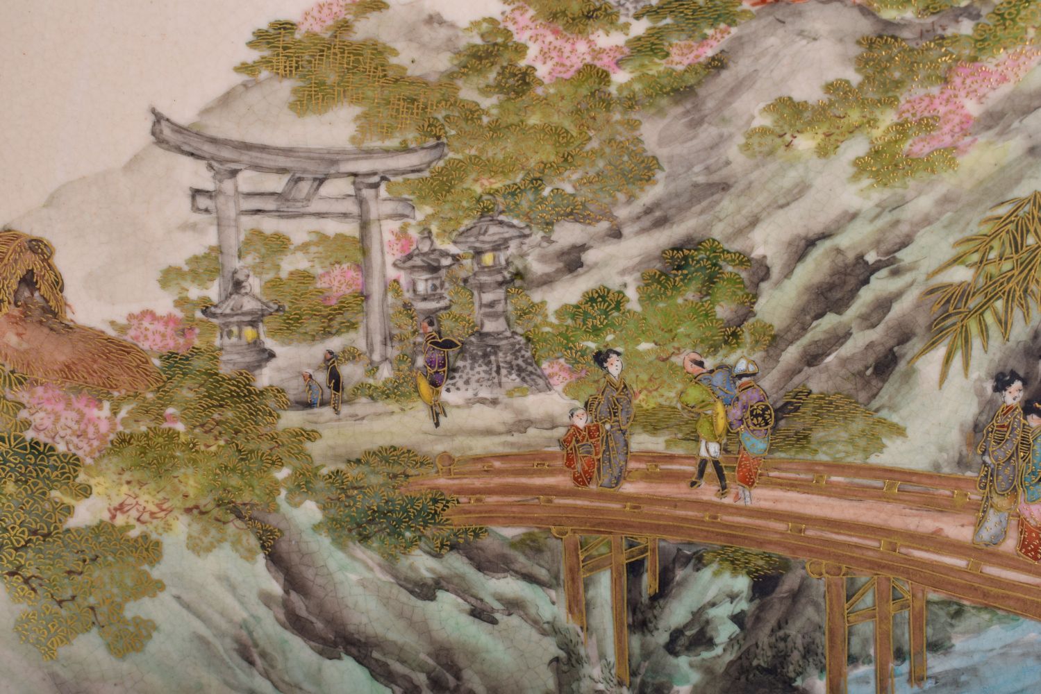 A LATE 19TH CENTURY JAPANESE MEIJI PERIOD SATSUMA DISH painted figures on a bridge within a landscap - Bild 3 aus 6