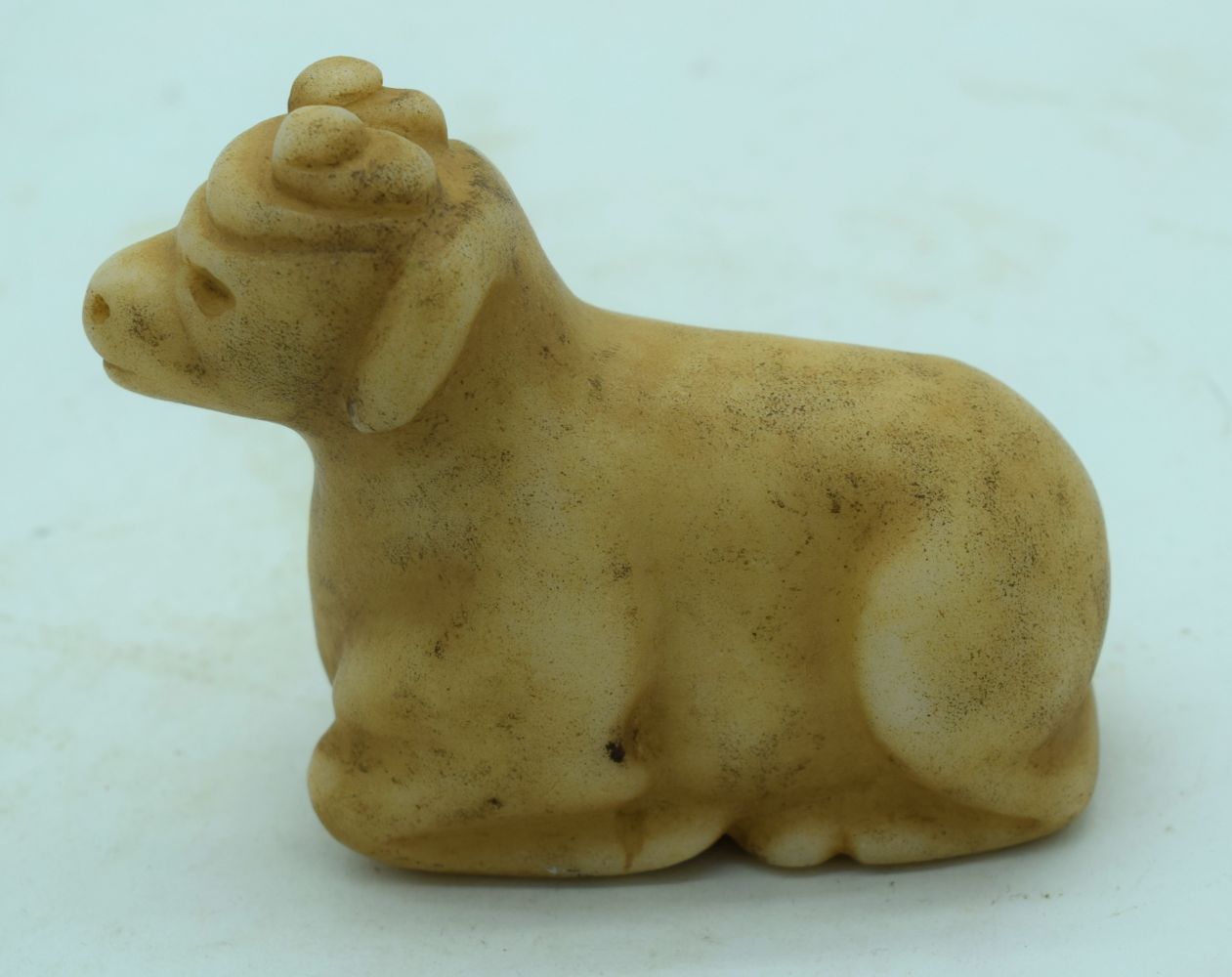 An Indian stone carving of a Sheep . 8 x 11cm. - Bild 3 aus 5