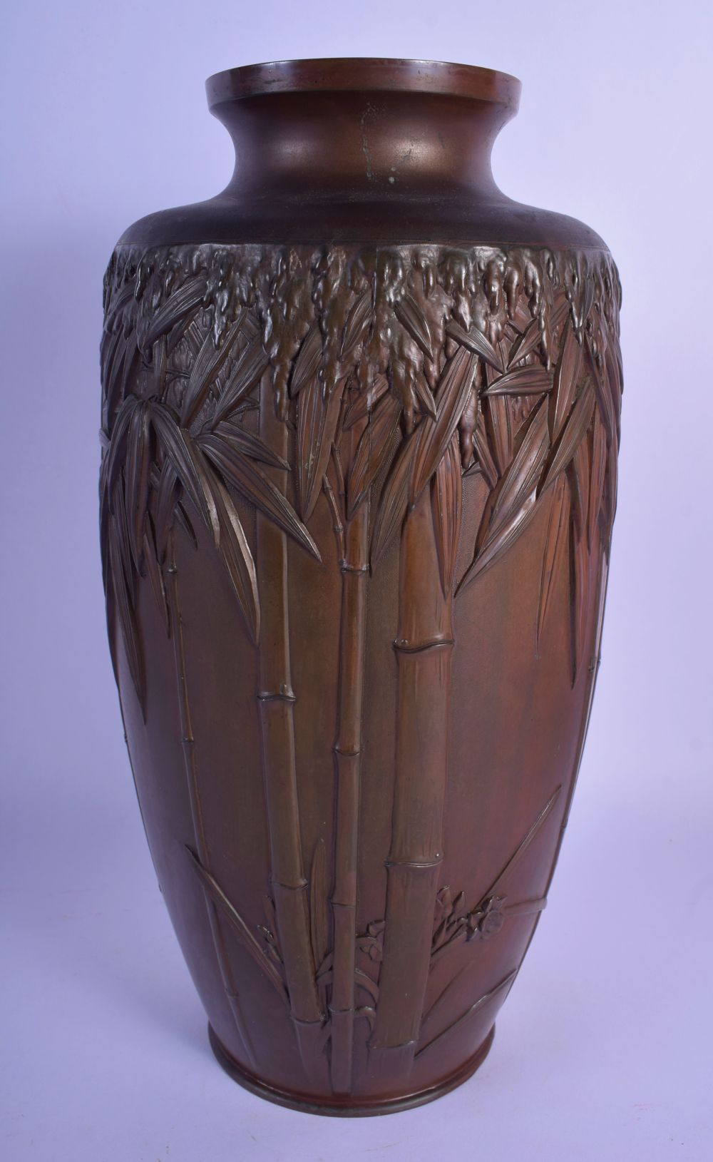 A 19TH CENTURY JAPANESE MEIJI PERIOD BRONZE VASE overlaid with flowering bamboo. 32 cm high. - Bild 2 aus 4