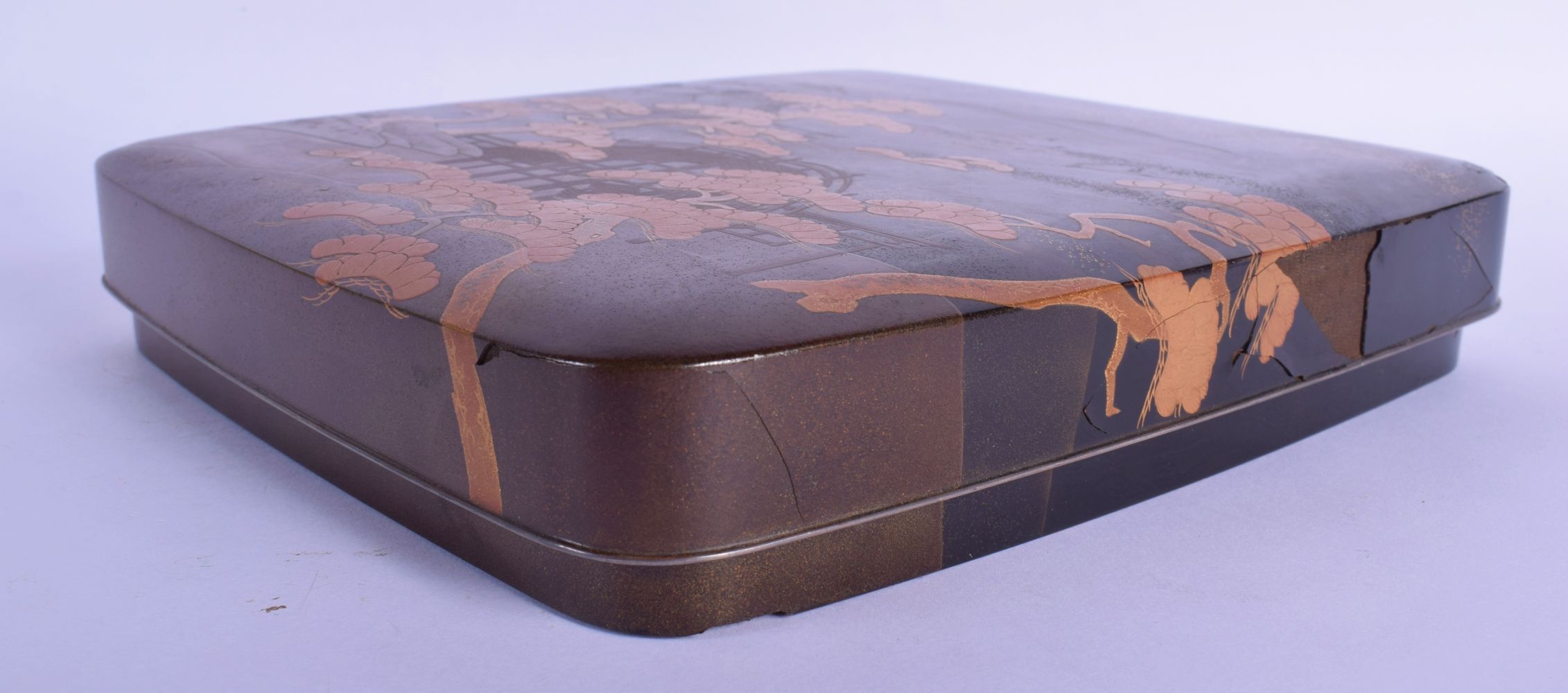 A 19TH CENTURY JAPANESE MEIJI PERIOD BLACK LACQUER BOX AND COVER decorated with trees, a bridge and - Bild 2 aus 5
