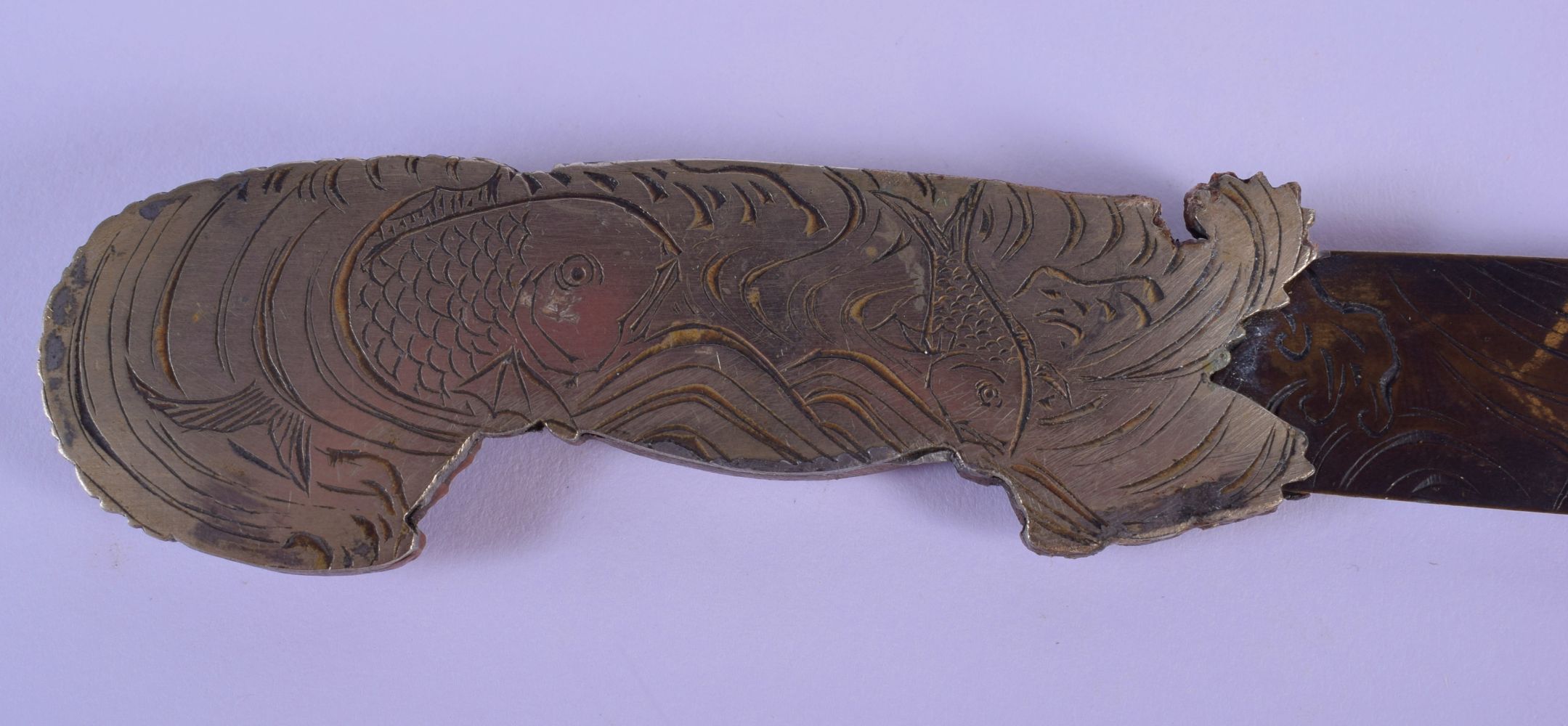 A 19TH CENTURY JAPANESE MEIJI PERIOD MIXED METAL LETTER OPENER with lobster handle and engraved blad - Bild 4 aus 5