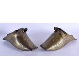 A PAIR OF ANTIQUE SPANISH STIRRUPS. 21 cm x 10 cm.