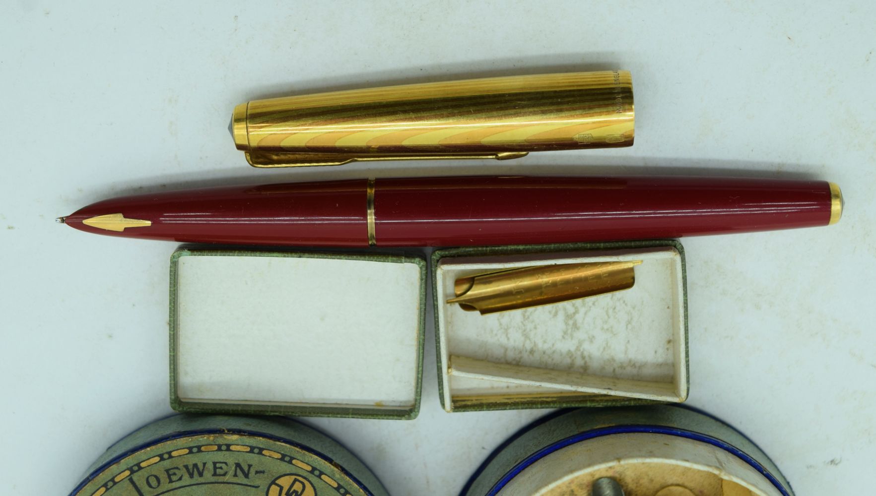 A 14ct Rolled gold Parker fountain pen together with a collection of nibs - Image 2 of 5