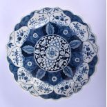 18th c. Worcester small plate painted with the Kang Hsi Lotus pattern, kite mark verso. 19cm Diamet