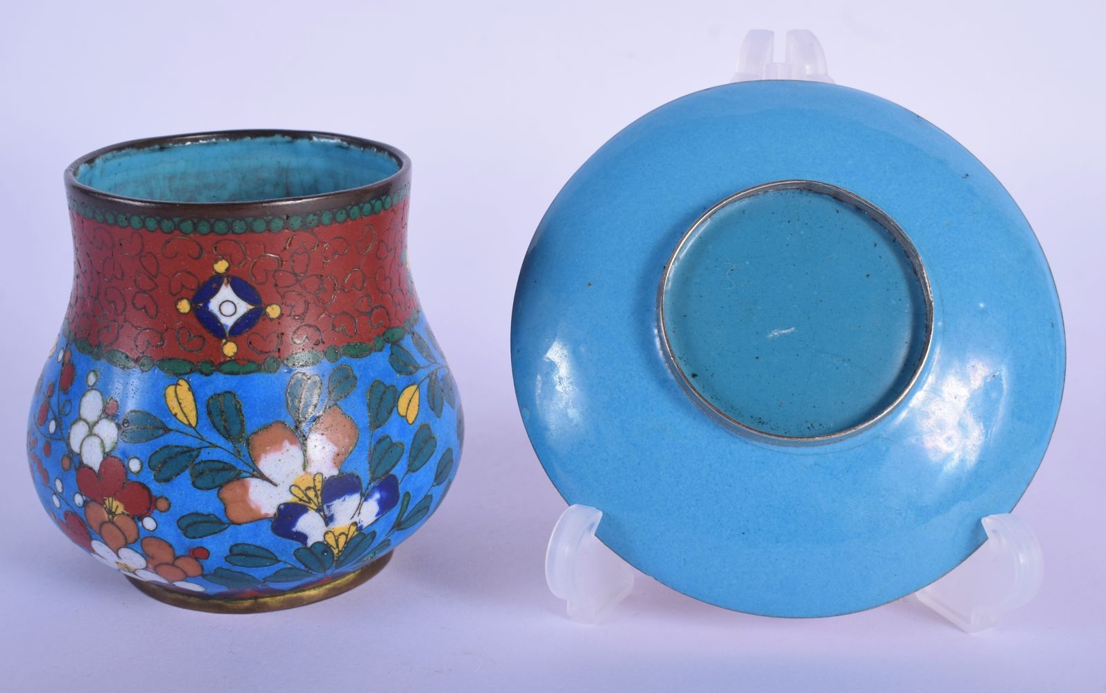 A 19TH CENTURY JAPANESE MEIJI PERIOD CLOISONNE ENAMEL CENSER together with a later taisho period clo - Bild 2 aus 3