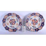 A GOOD LARGE PAIR OF 18TH CENTURY JAPANESE EDO PERIOD IMARI FLUTED DISHES with central raised rounde