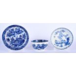 AN 18TH CENTURY LOWESTOFT BLUE AND WHITE PORCELAIN SAUCER together with a Caughley slop bowl & sauce