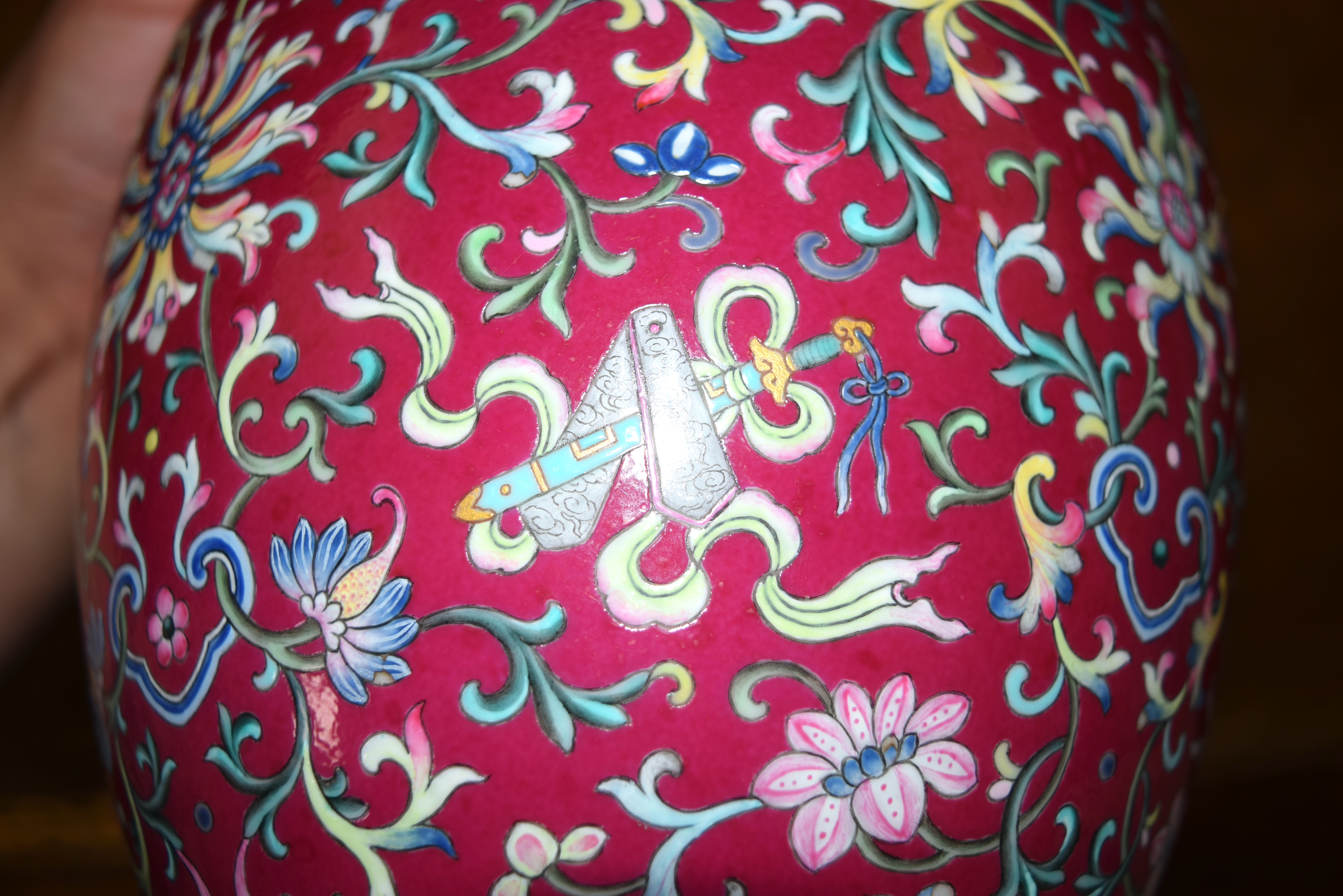 A FINE CHINESE TWIN HANDLED FAMILLE ROSE PORCELAIN FALANCAI RUBY GLAZED VASE Qianlong mark and proba - Image 27 of 44