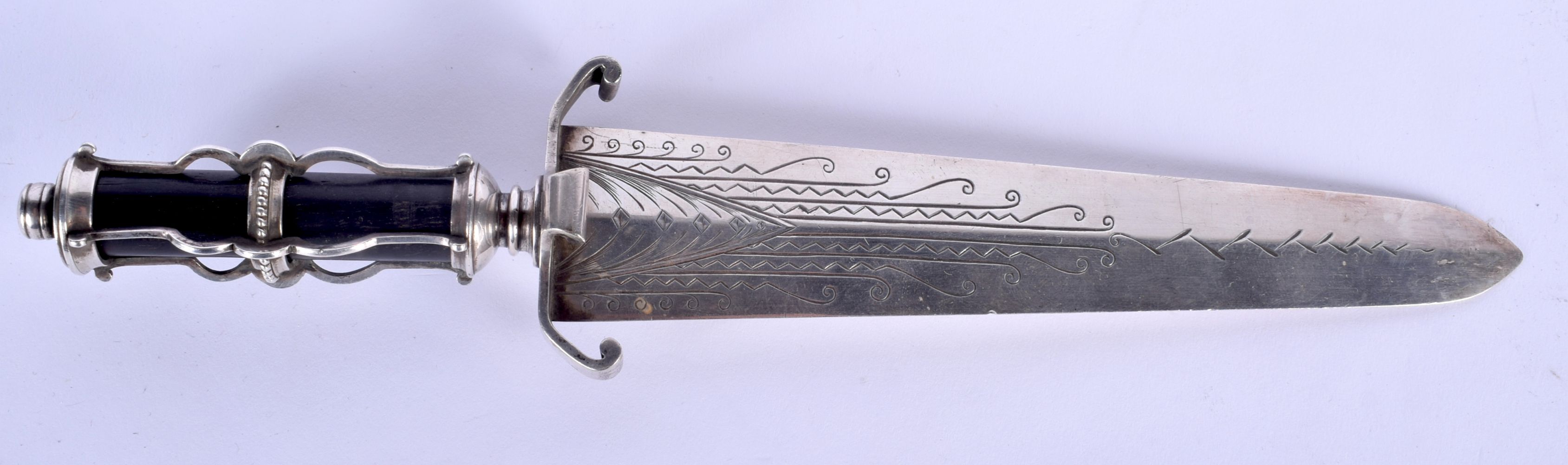 AN UNUSUAL EARLY 20TH CENTURY CONTINENTAL WHITE METAL DAGGER possibly silver, with ebonised handle.