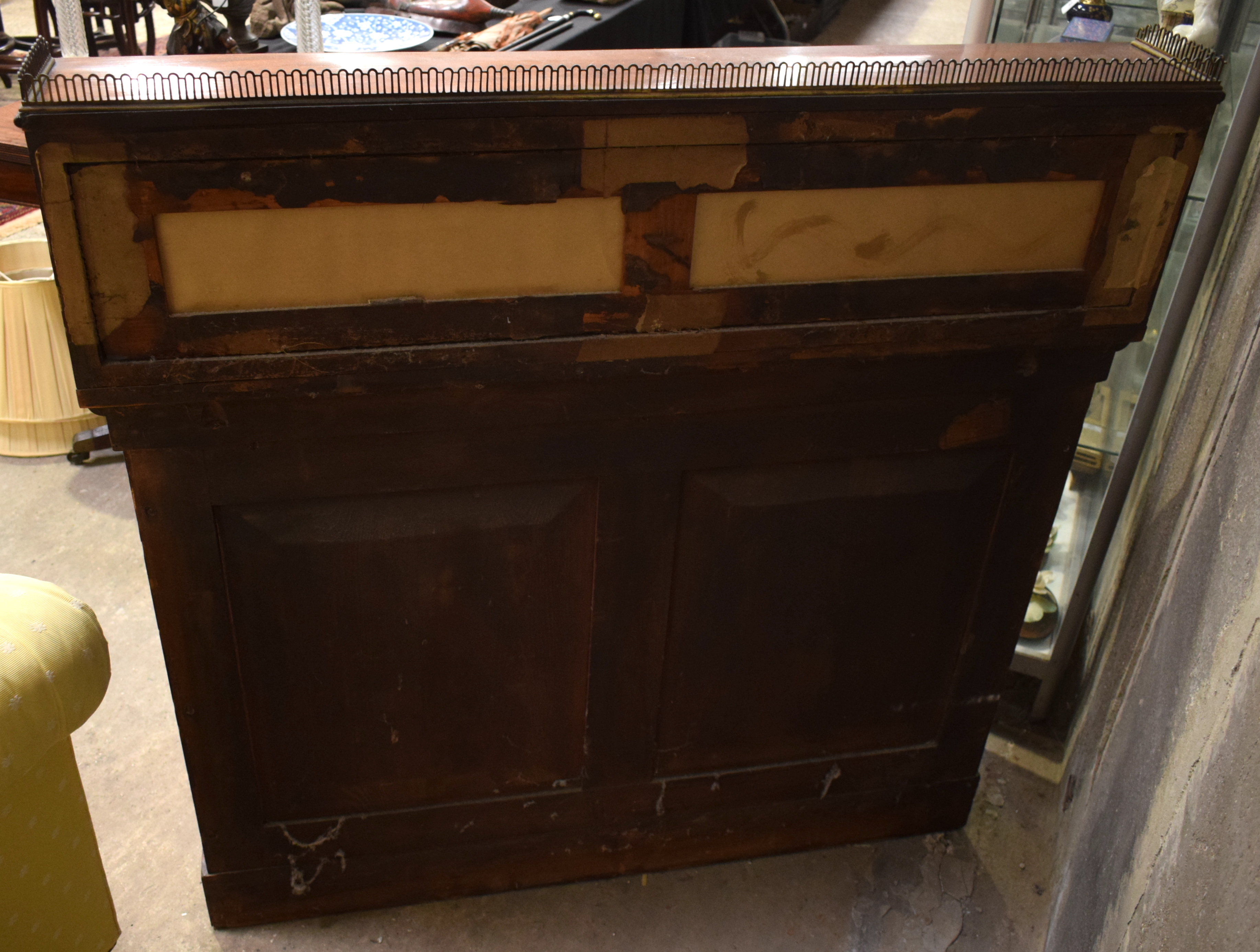 AN EARLY 19TH CENTURY EMPIRE STYLE GILT METAL MOUNTED MIRROR BACK CHIFFONIER. 130 cm x 120 cm x 45 c - Image 14 of 14