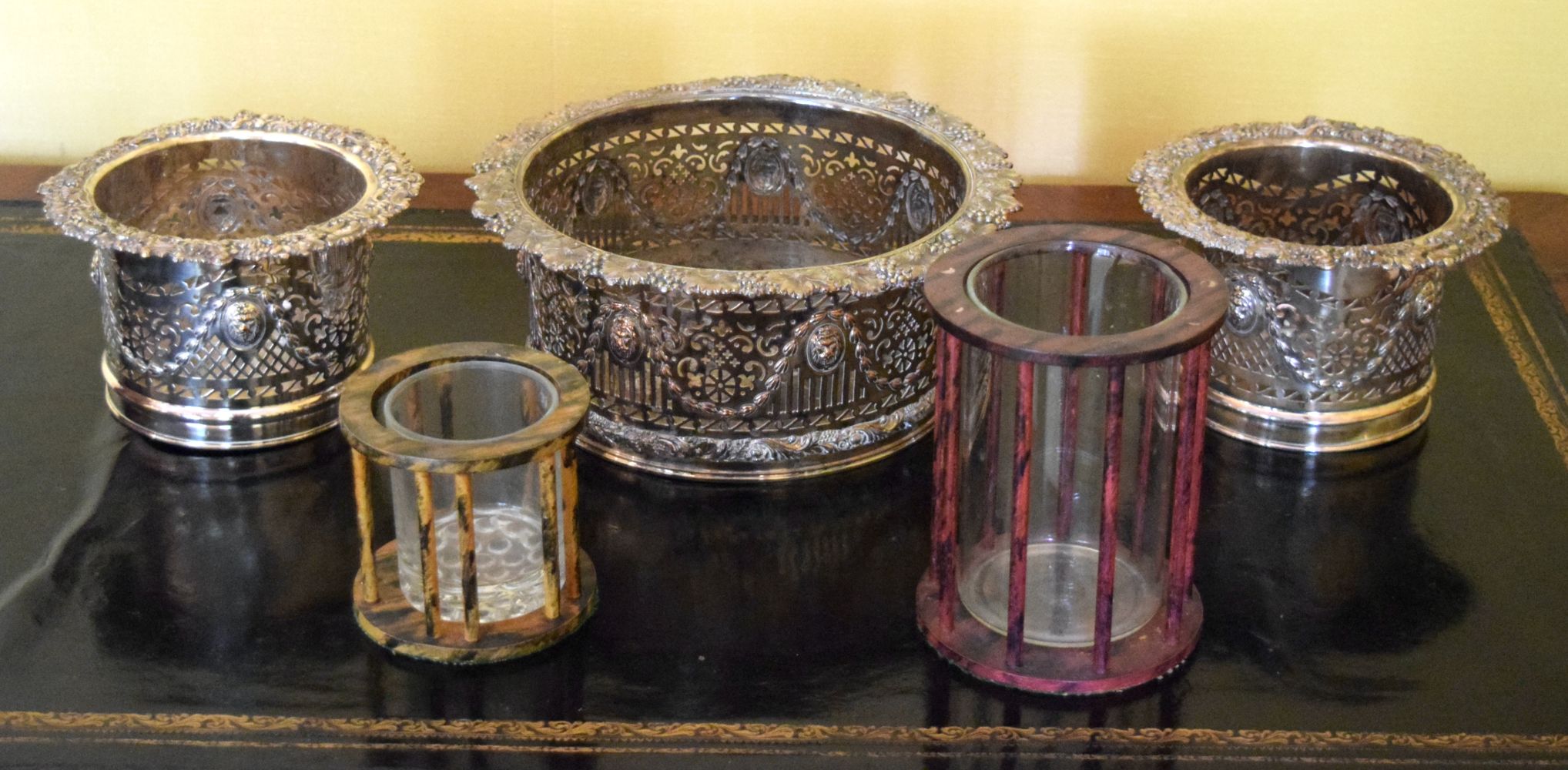 THREE LARGE 19TH CENTURY OLD SHEFFIELD PLATED TABLE COASTERS together with serving trays etc. Larges - Image 8 of 8