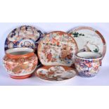 FOUR LARGE 19TH CENTURY JAPANESE MEIJI PERIOD IMARI DISHES together with a two similar jardinieres.