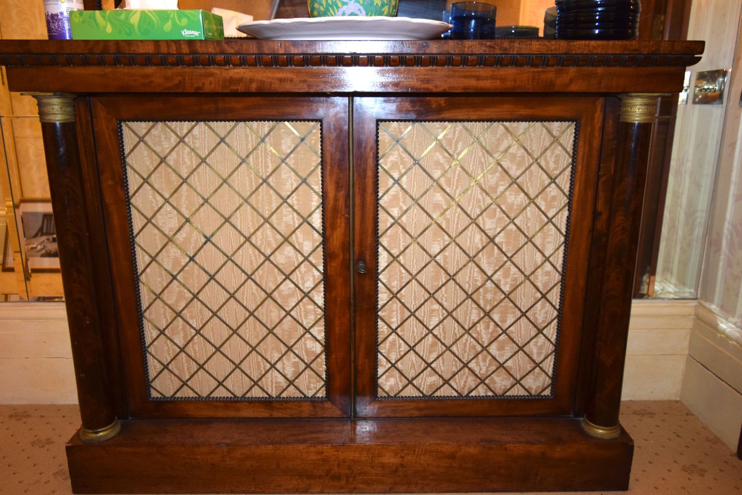 AN EARLY 19TH CENTURY EMPIRE STYLE GILT METAL MOUNTED MIRROR BACK CHIFFONIER. 130 cm x 120 cm x 45 c - Image 4 of 14