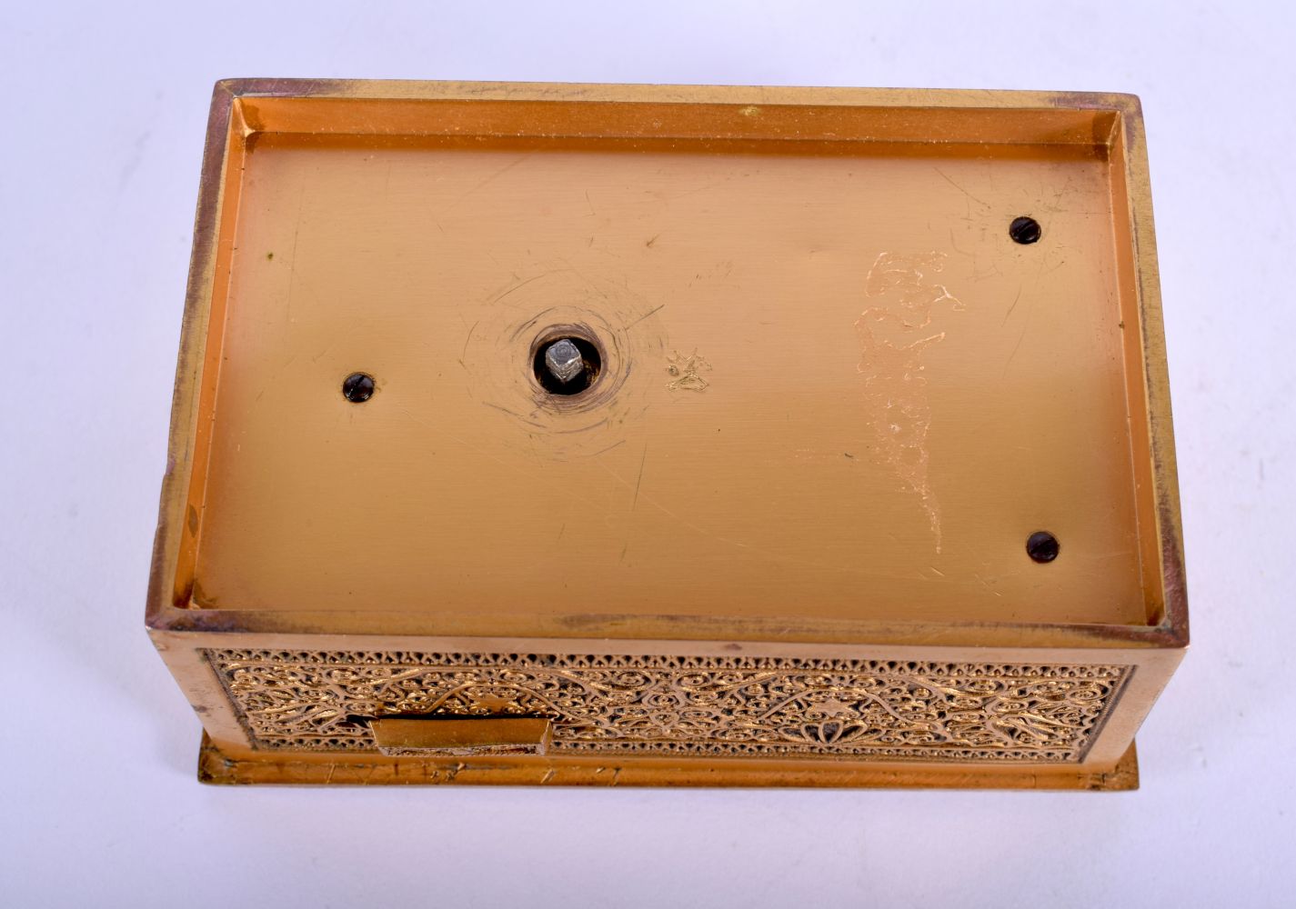 AN ANTIQUE GERMAN GILT METAL RECTANGULAR AUTOMATON SINGING BIRD BOX by Karl Griesbaum, decorated wit - Image 4 of 6