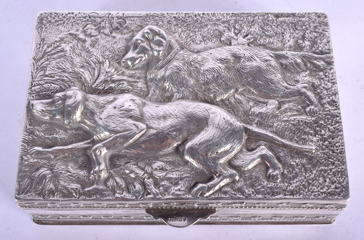 A CHARMING EARLY 20TH CENTURY CONTINENTAL SILVER BOX decorated with a brace of hunting dogs. 348 gra - Image 3 of 6