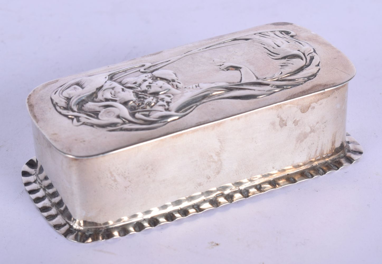 AN ART NOUVEAU SILVER BOX. Birmingham 1927. 47 grams. 8 cm x 4 cm.