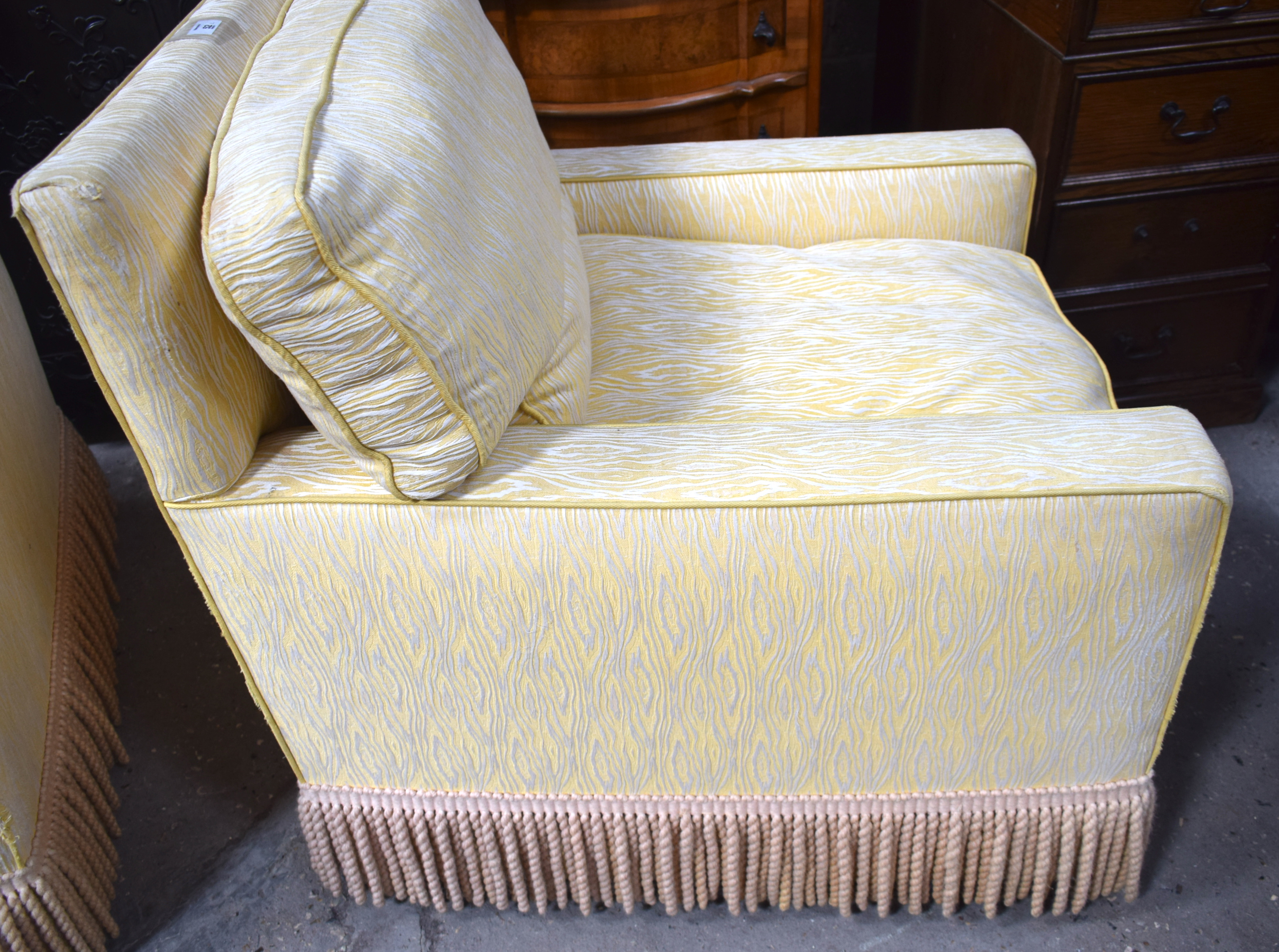 A PAIR OF DEEP COUNTRY HOUSE STYLE YELLOW ARM CHAIRS with associated gypsy table. (3) - Image 9 of 22