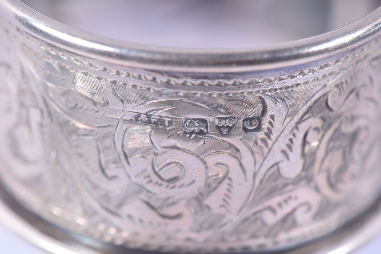 SIX CASED SILVER NAPKIN RINGS. Chester 1903. 162 grams. 4.5 cm wide. (6) - Image 3 of 3