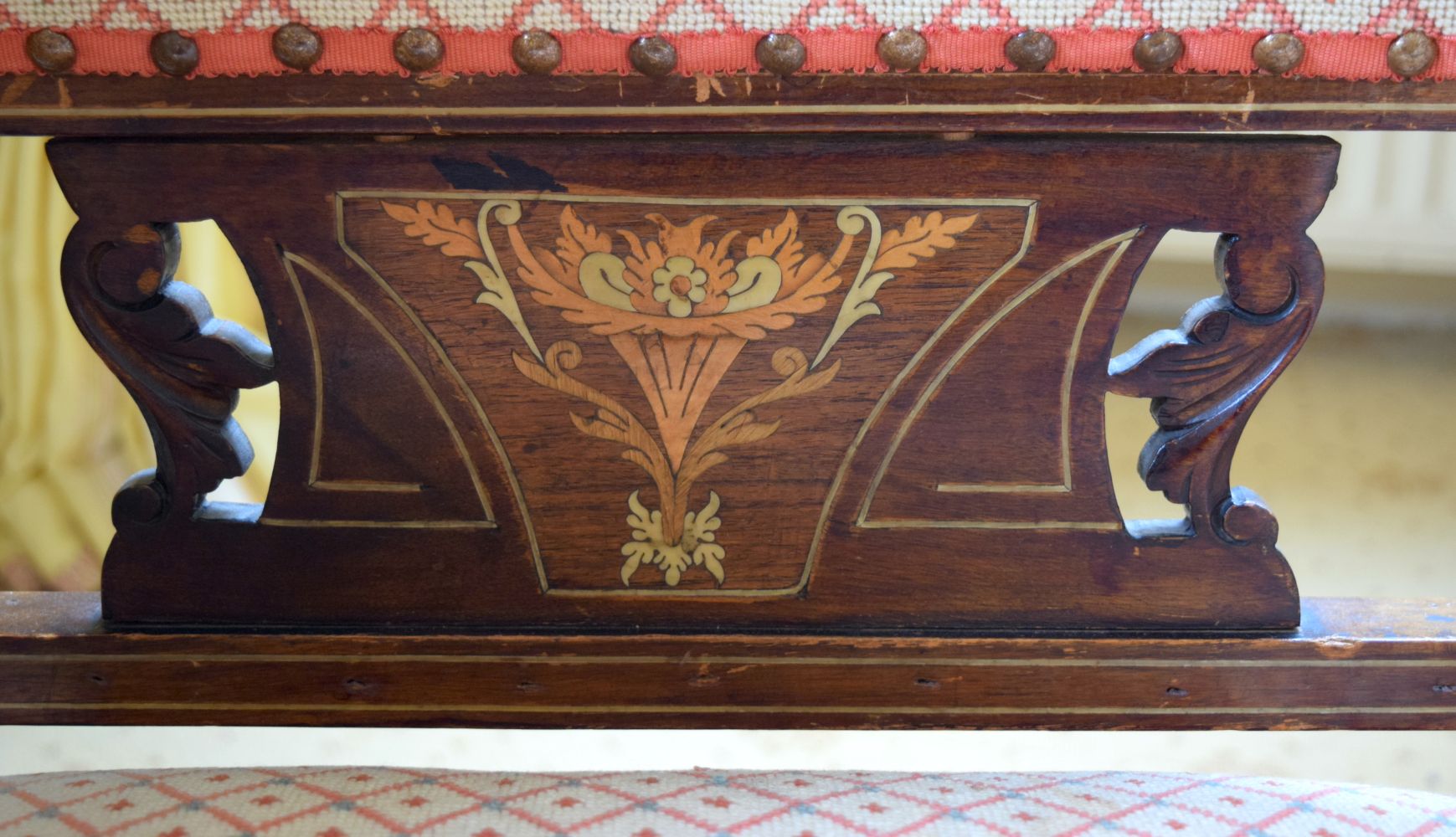 A PAIR OF 19TH CENTURY CONTINENTAL UPHOLSTERED SALON CHAIRS inlaid with foliage. 90 cm x 55 cm. - Image 2 of 4