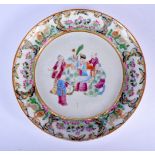 A MID 19TH CENTURY CHINESE CANTON FAMILLE ROSE PORCELAIN DISH Qing, painted with figures. 24 cm diam