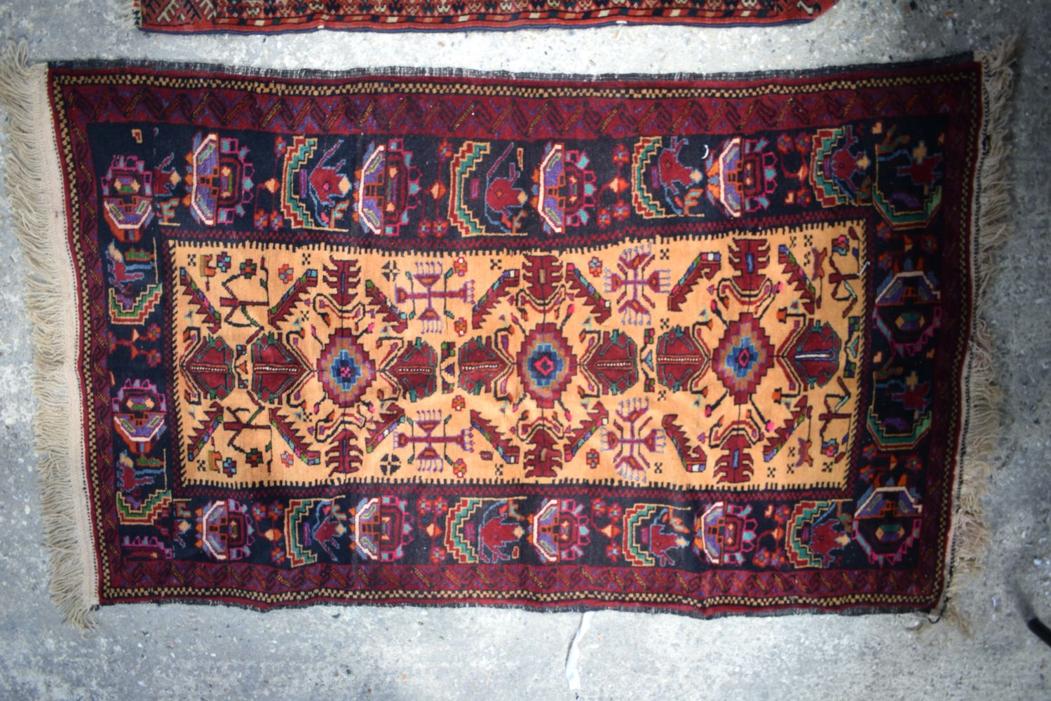 FOUR VINTAGE RUGS in various forms and sizes. (4) - Bild 5 aus 16