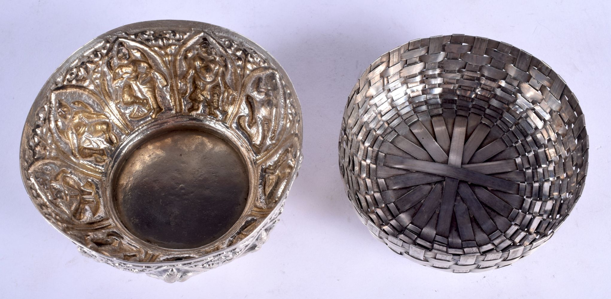 TWO SILVER BOWLS. 135 grams. 10 cm wide. (2) - Image 3 of 5