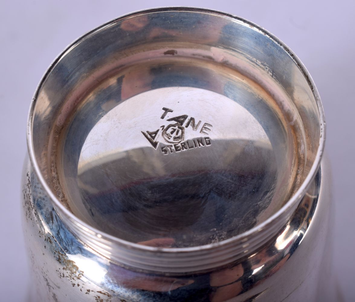 A STERLING SILVER BEAKER together with a money clip & dish. 395 grams. Largest 15 cm wide. (3) - Image 3 of 4