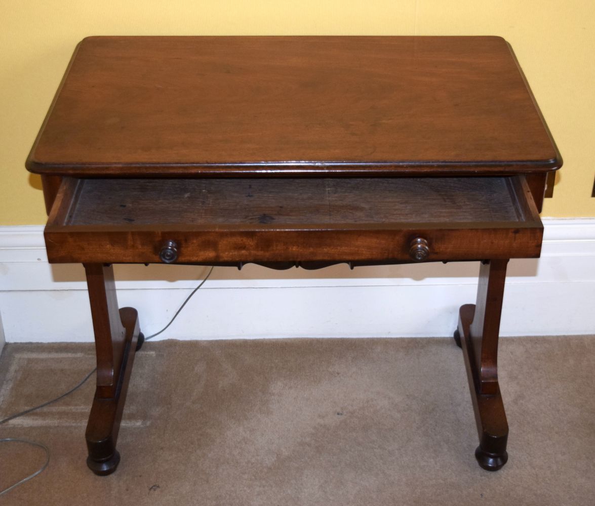 A VICTORIAN SINGLE DRAWER MAHOGANY TABLE. 85 cm x 73 cm. - Image 2 of 4