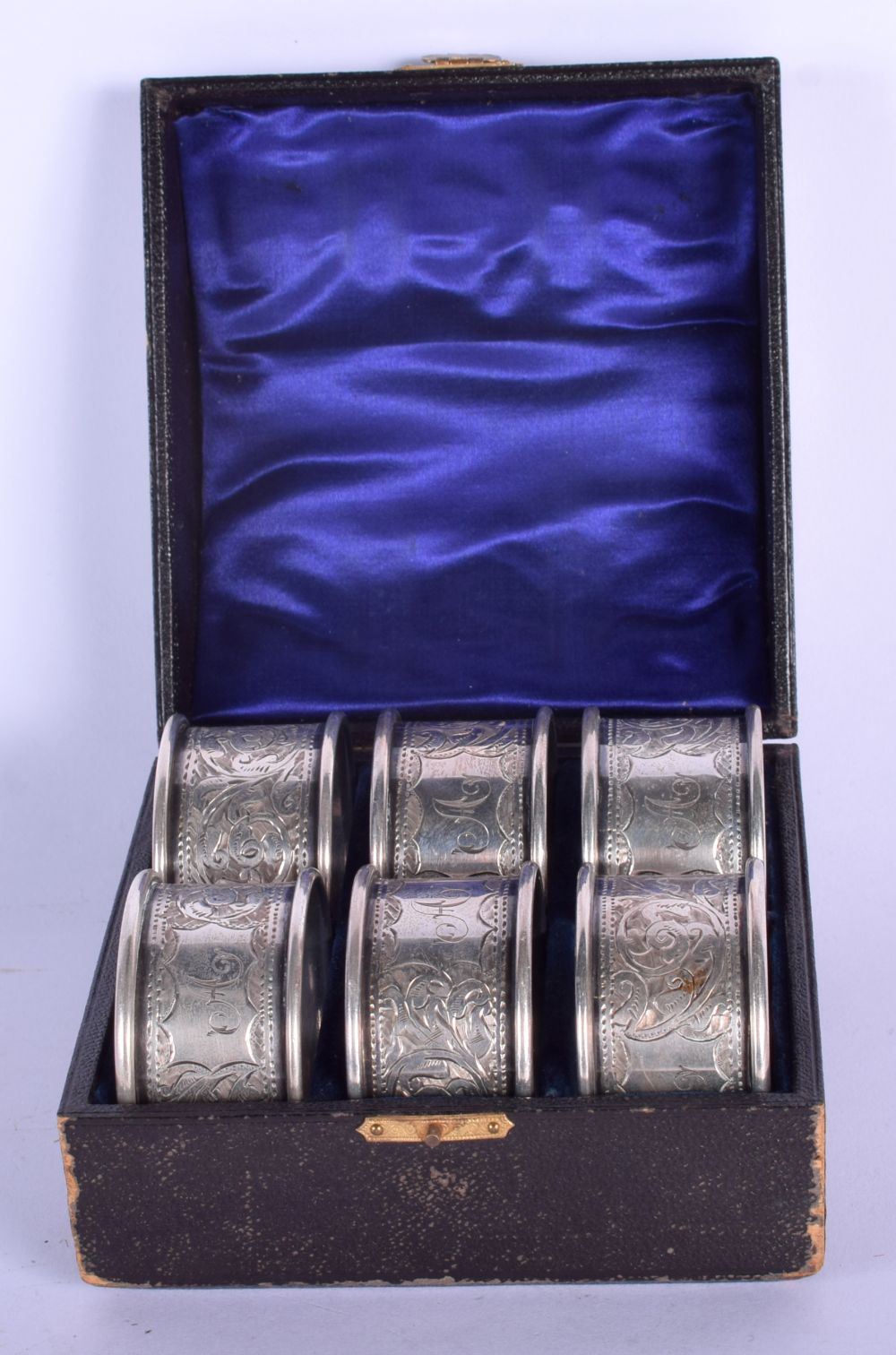 SIX CASED SILVER NAPKIN RINGS. Chester 1903. 162 grams. 4.5 cm wide. (6)