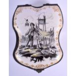 AN 18TH/19TH CENTURY FRENCH ENAMELLED PORCELAIN SNUFF BOX painted with a figure. 10 cm x 8 cm.