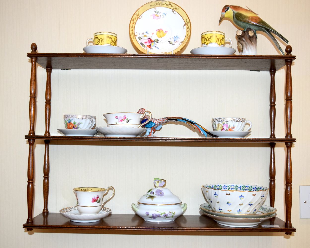 A PAIR OF MAHOGANY HANGING SHELVES. 60 cm x 40 cm. - Image 4 of 4