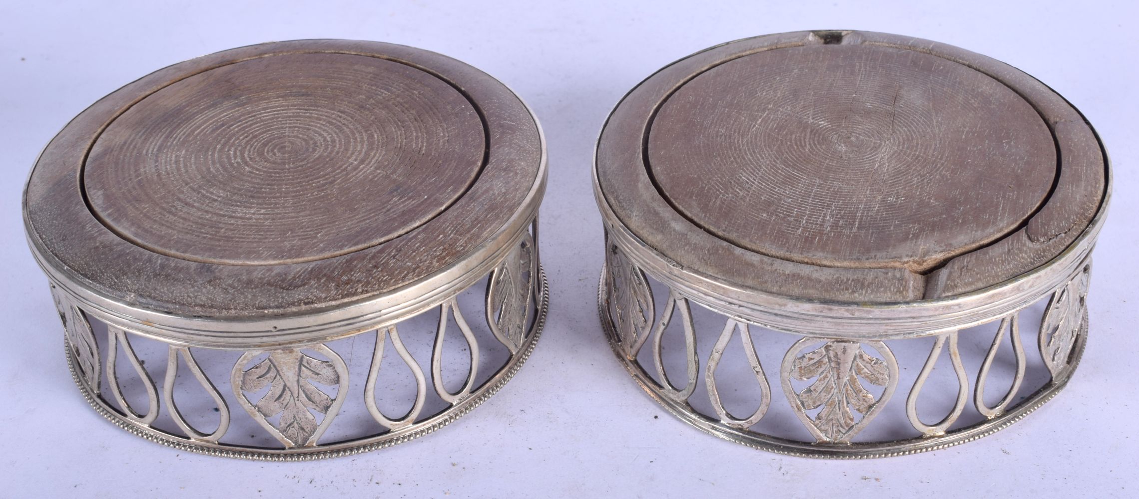 A PAIR OF ANTIQUE CONTINENTAL SILVER COASTERS. 12 cm diameter. - Image 3 of 3