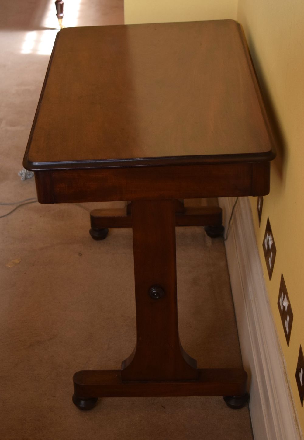 A VICTORIAN SINGLE DRAWER MAHOGANY TABLE. 85 cm x 73 cm. - Image 3 of 4