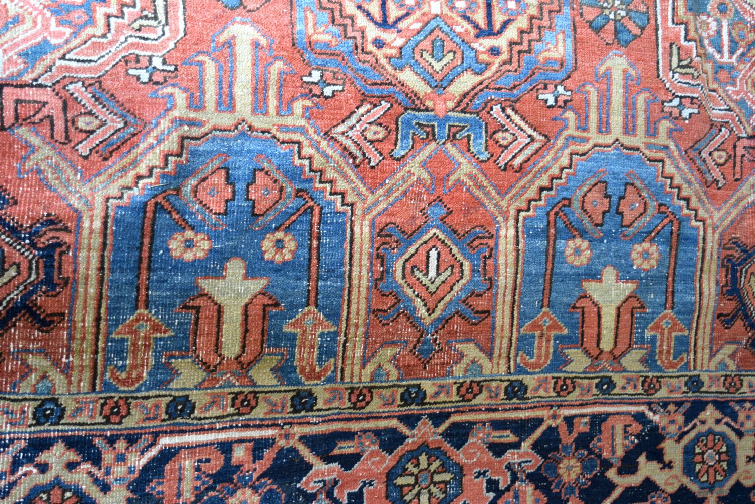 AN ANTIQUE MIDDLE EASTERN CARPET decorated with motifs on a red and blue ground. 300 cm x 195 cm. - Image 6 of 6
