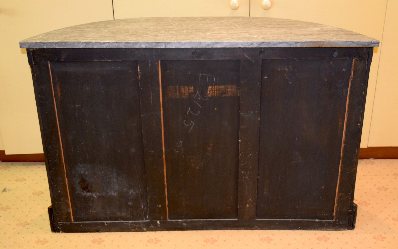 A REGENCY ROSEWOOD BOW FRONTED SIDEBOARD with marble top and floral capped mounts. 112 cm x 83 cm. - Image 5 of 5