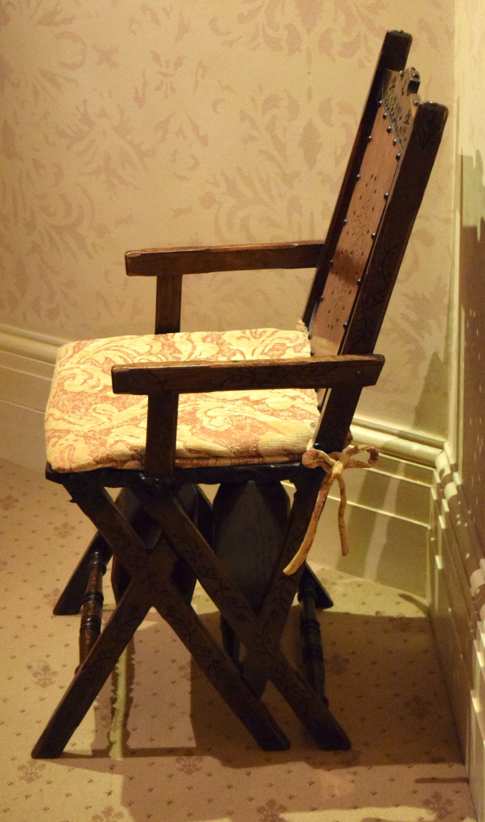 A GOTHIC REVIVAL TYPE METAMORPHIC CHAIR with hidden steps. 95 cm x 40 cm. - Image 2 of 4