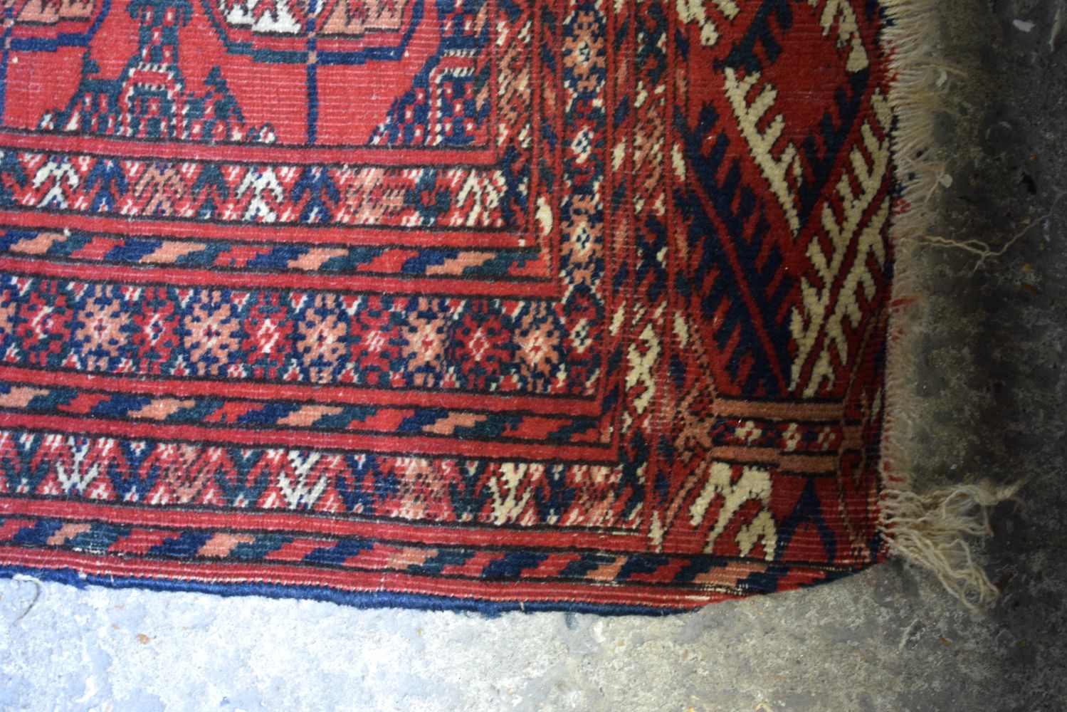 FOUR VINTAGE RUGS in various forms and sizes. (4) - Bild 14 aus 16