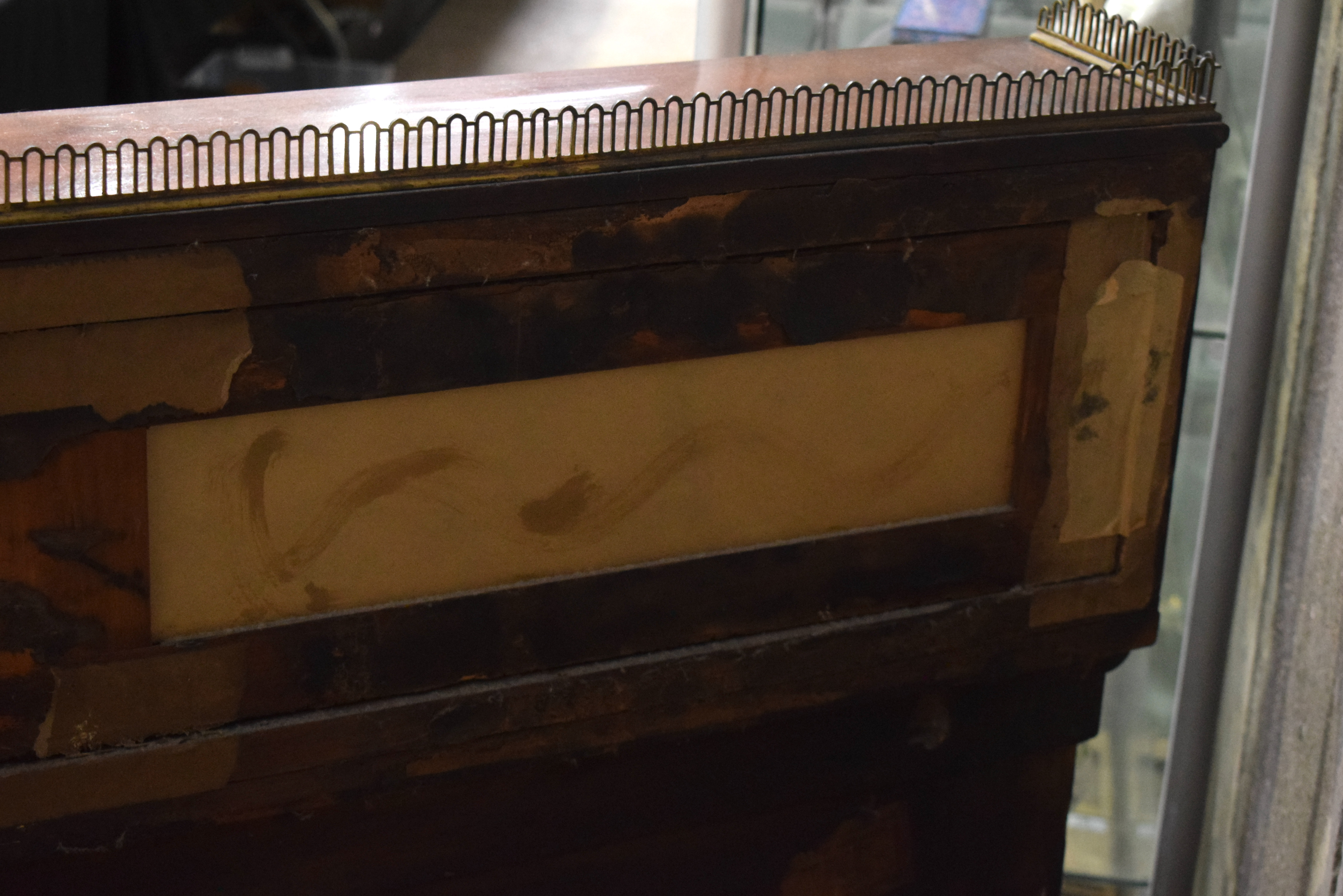 AN EARLY 19TH CENTURY EMPIRE STYLE GILT METAL MOUNTED MIRROR BACK CHIFFONIER. 130 cm x 120 cm x 45 c - Image 6 of 14