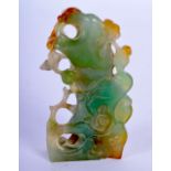 AN EARLY 20TH CENTURY CHINESE CARVED JADE FIGURE OF A BIRD Late Qing/Republic. 5.5 cm x 3.5 cm.