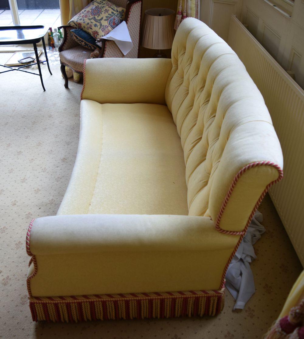 A GOOD QUALITY YELLOW GROUND UPHOLSTERED THREE SEATER SOFA. 190 cm x 90 cm. Note: This sofa matches - Image 2 of 12