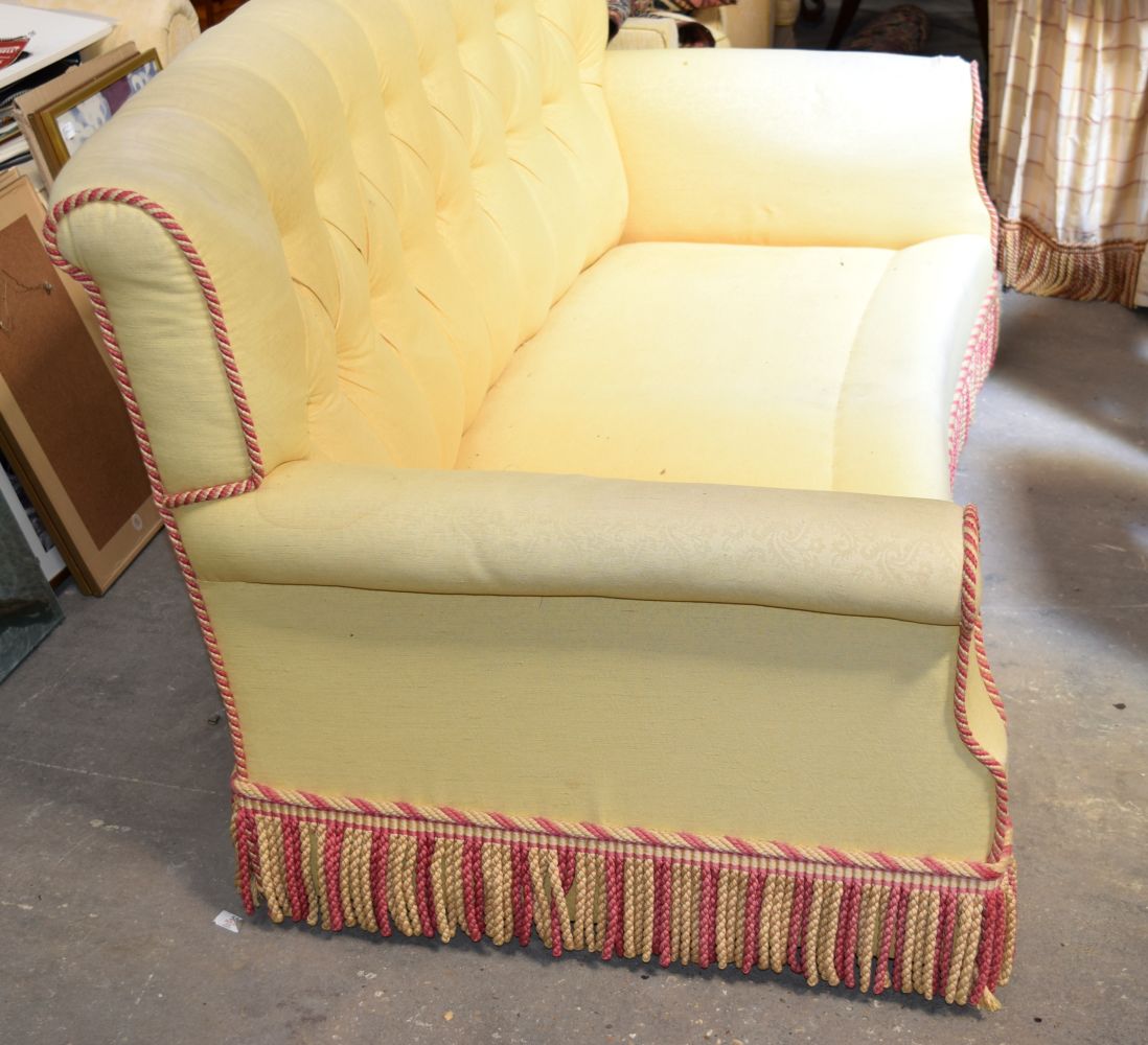 A GOOD QUALITY YELLOW GROUND UPHOLSTERED THREE SEATER SOFA. 190 cm x 90 cm. Note: This sofa matches - Image 11 of 12