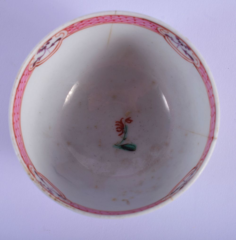 AN 18TH CENTURY ENGLISH PORCELAIN TEABOWL painted with figures in landscapes. 7.5 cm diameter. - Image 3 of 4