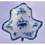 AN 18TH CENTURY WORCESTER LEAF SHAPED PORCELAIN PICKLE DISH painted with flowers. 9 cm x 9 cm.