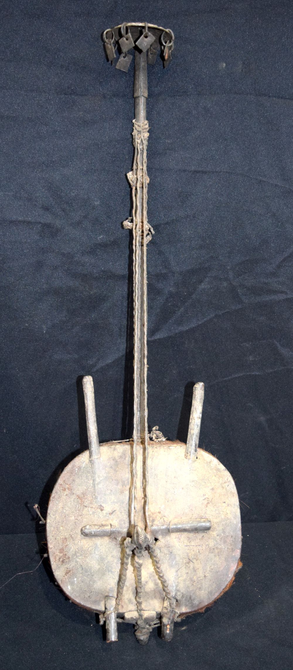An African tribal Senufo Korboli hunters musical instrument. 76cm