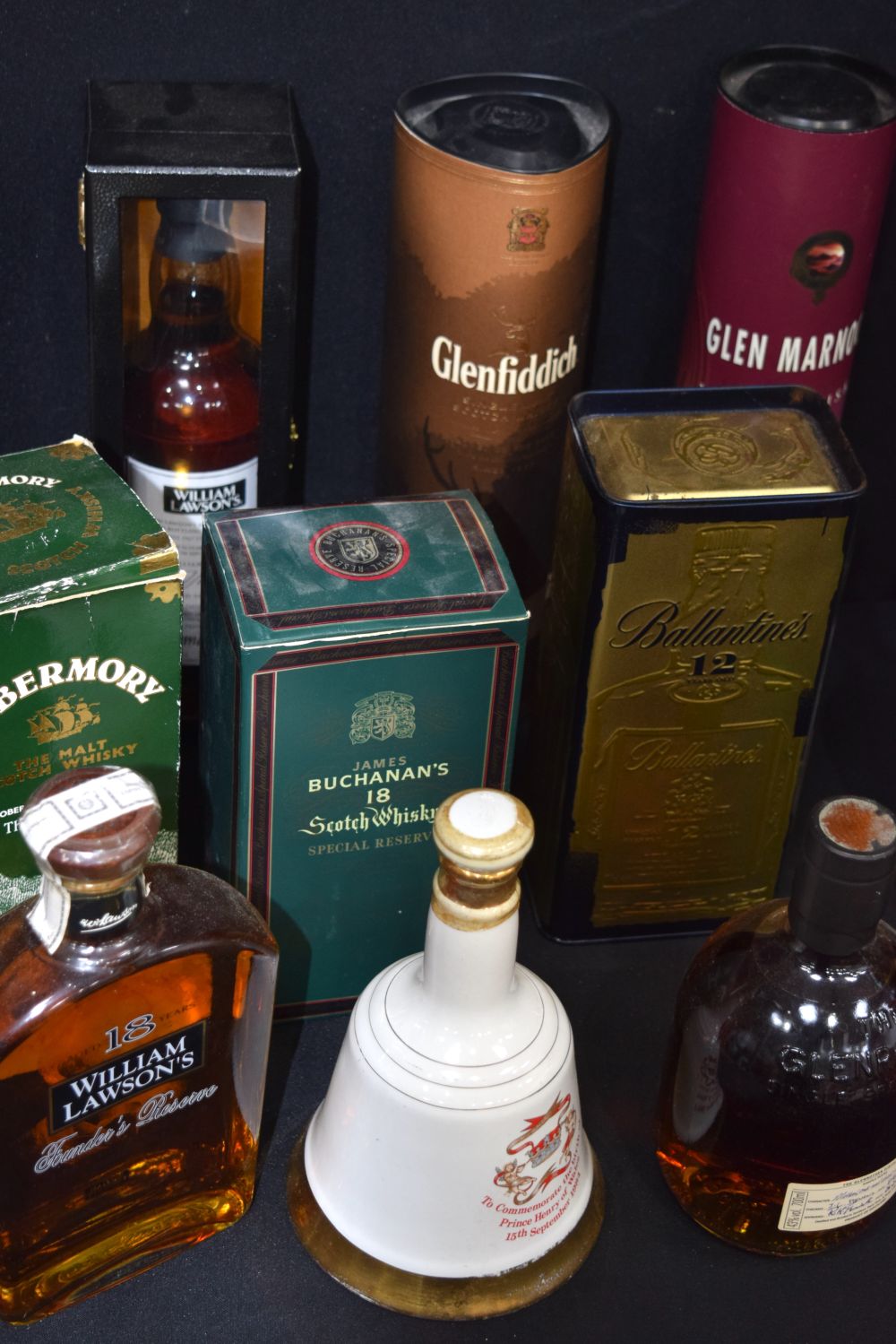 A collection of Whisky Buchanans, Glenfiddich, William Lawson, Glenrothes etc (16). - Image 3 of 5