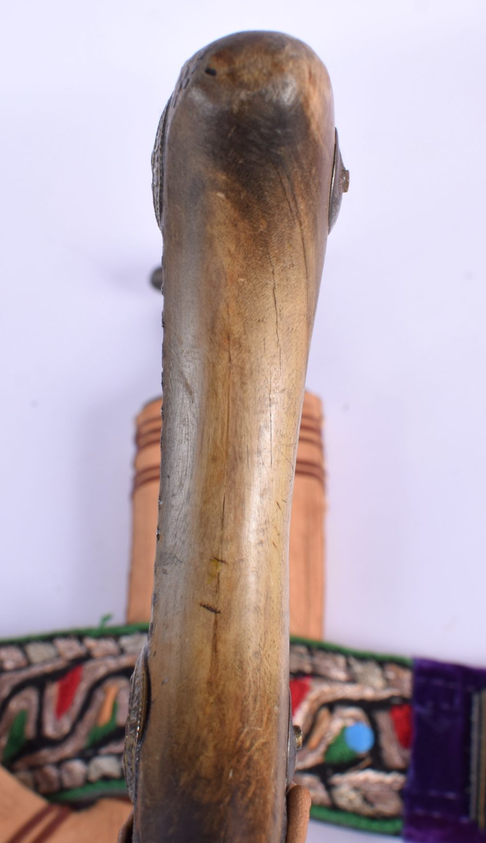 TWO LATE 19TH CENTURY MIDDLE EASTERN OMANI CARVED RHINOCEROS HORN JAMBIYA DAGGERS with silk and leat - Image 4 of 18